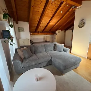 Apartment Gemuetliche Dachgeschosswohnung Mit Balkon, Ainring